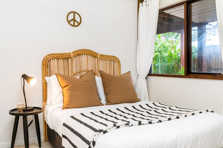 Bangalleys – beachside retreat with large pool