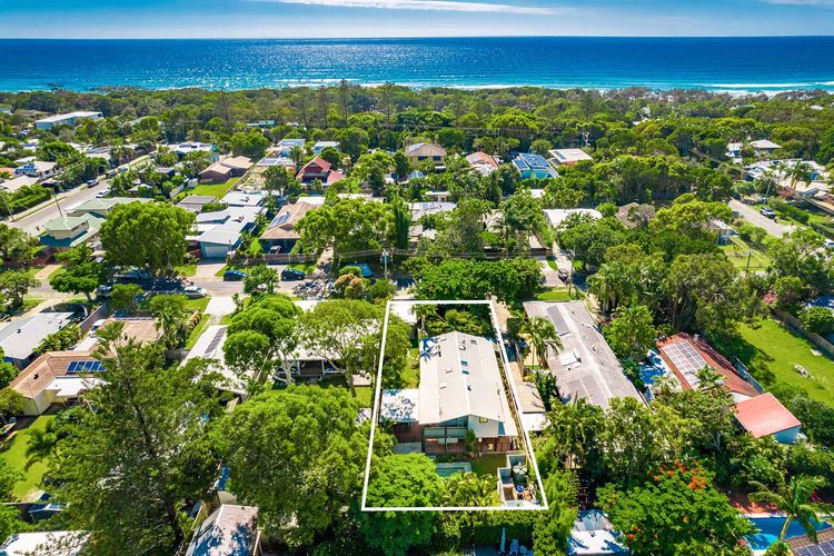 Bangalleys – beachside retreat with large pool