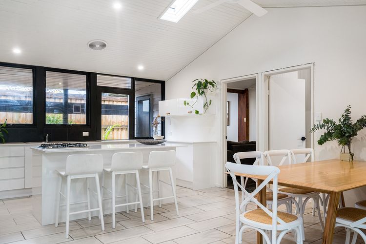 Bangalleys – beachside retreat with large pool