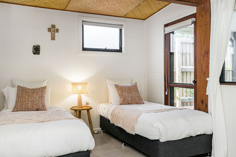 Bangalleys – beachside retreat with large pool