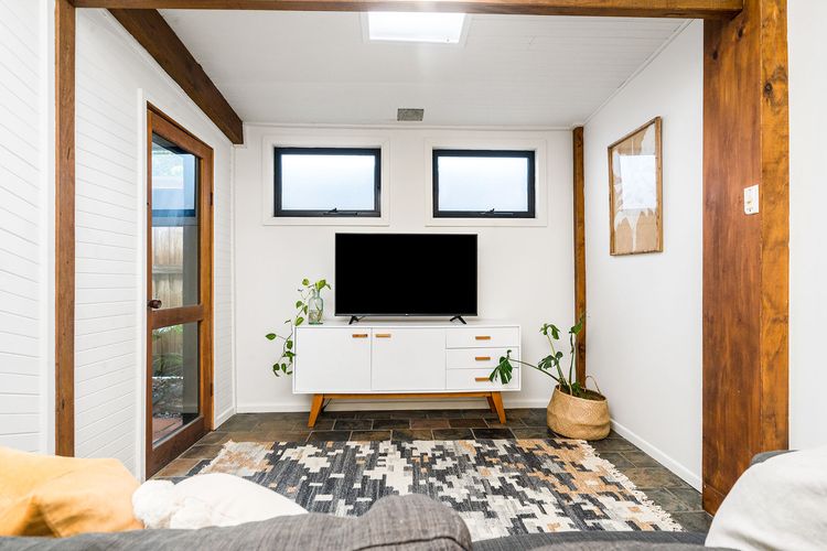 Bangalleys – beachside retreat with large pool