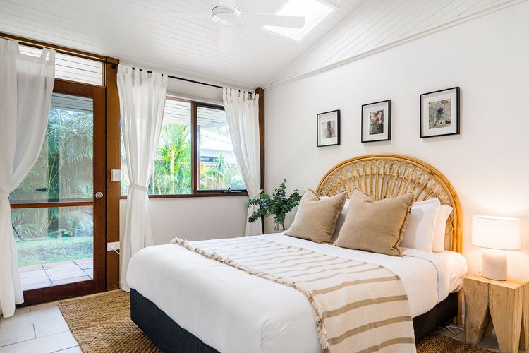 Bangalleys – beachside retreat with large pool