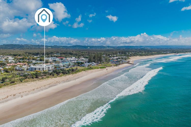 Bay Royal Apartment 2 – Opposite Main Beach & Heated Pool!