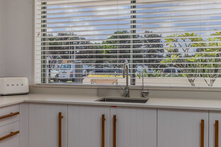 Bay Royal Apartment 2 – Opposite Main Beach & Heated Pool!