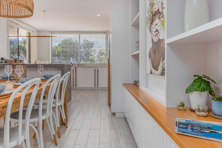 Bay Royal Apartment 2 – Opposite Main Beach & Heated Pool!