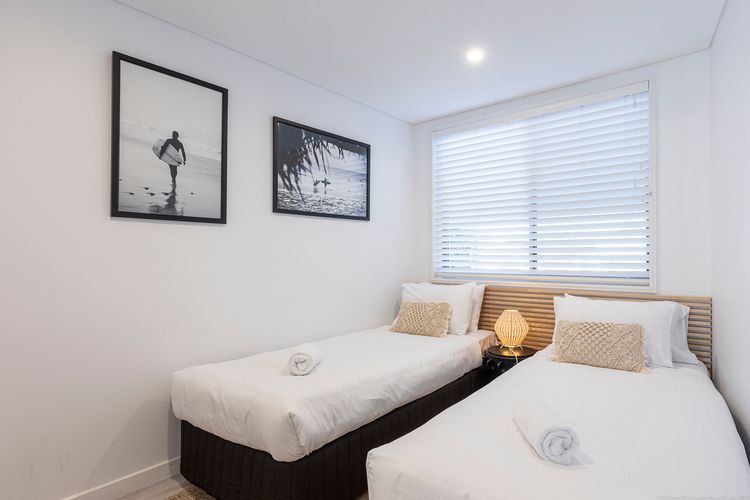 Bay Royal Apartment 2 – Opposite Main Beach & Heated Pool!