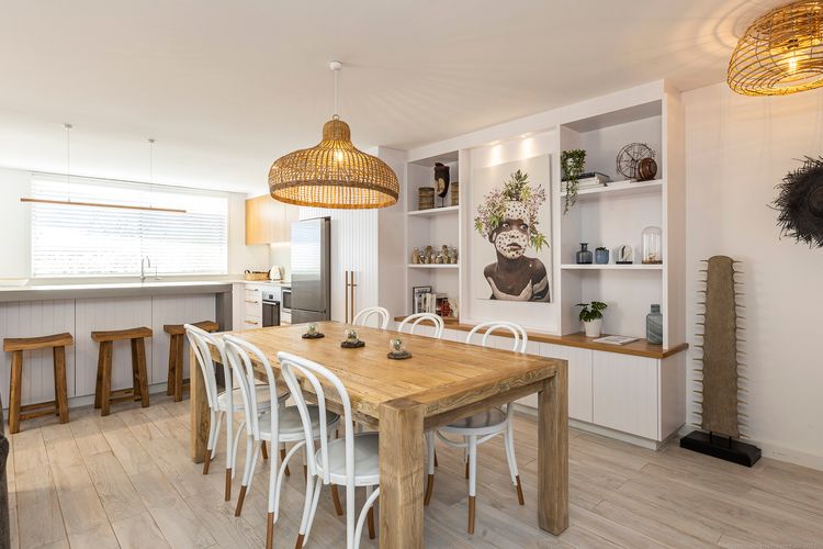 Bay Royal Apartment 2 – Opposite Main Beach & Heated Pool!