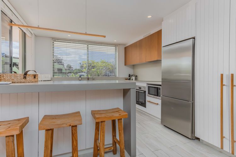 Bay Royal Apartment 2 – Opposite Main Beach & Heated Pool!