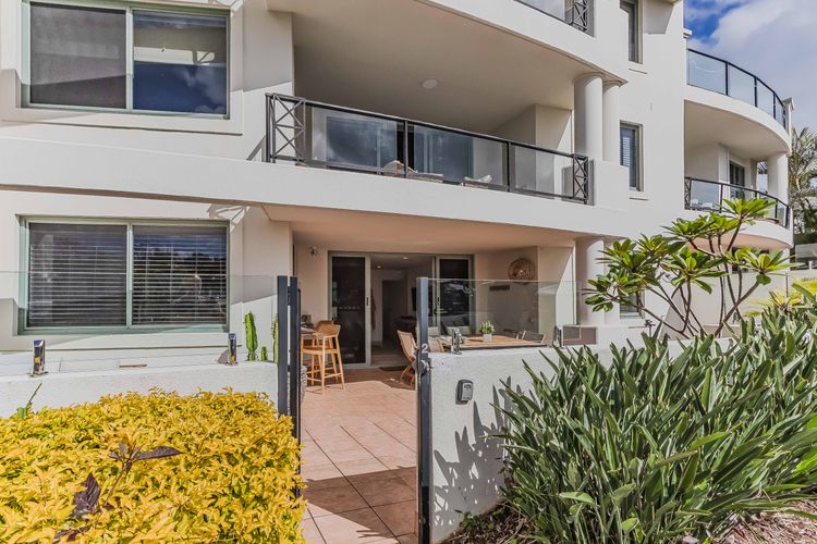 Bay Royal Apartment 2 – Opposite Main Beach & Heated Pool!