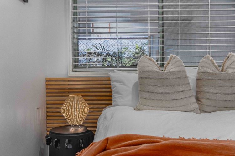 Bay Royal Apartment 2 – Opposite Main Beach & Heated Pool!