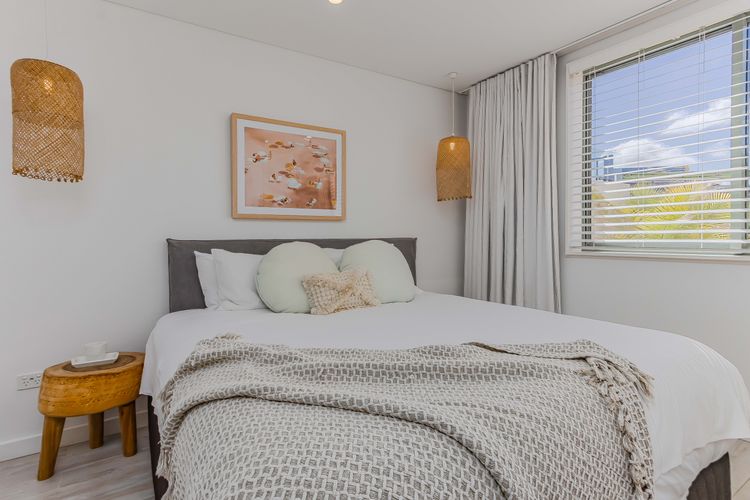 Bay Royal Apartment 2 – Opposite Main Beach & Heated Pool!