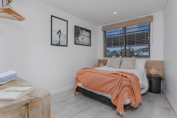 Bay Royal Apartment 2 – Opposite Main Beach & Heated Pool!