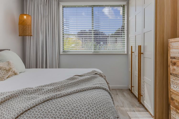 Bay Royal Apartment 2 – Opposite Main Beach & Heated Pool!