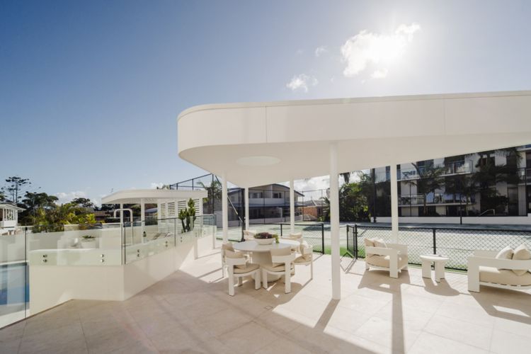 Bay Royal Apartment 2 – Opposite Main Beach & Heated Pool!