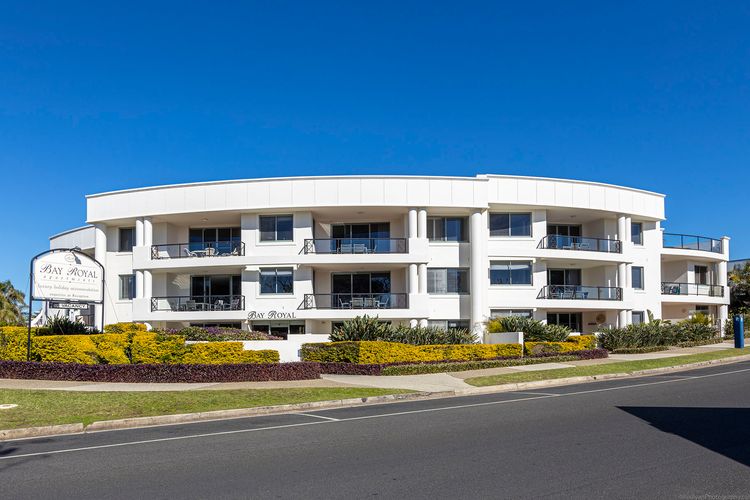 Bay Royal Apartment 2 – Opposite Main Beach & Heated Pool!