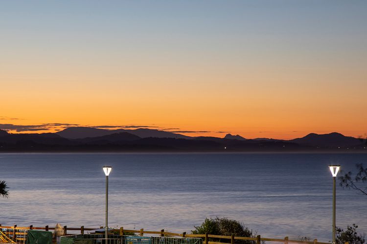 Bay Royal Apartment 2 – Opposite Main Beach & Heated Pool!