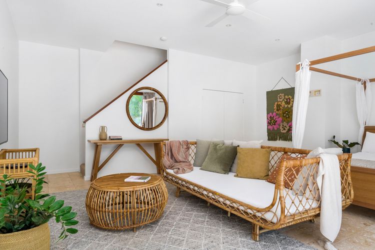 Beachcomber Blue – beachfront villa with pool