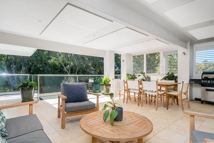 Beachcomber Blue – beachfront villa with pool