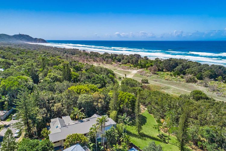 Beachcomber Blue – beachfront villa with pool