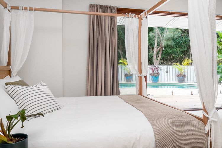 Beachcomber Blue – beachfront villa with pool