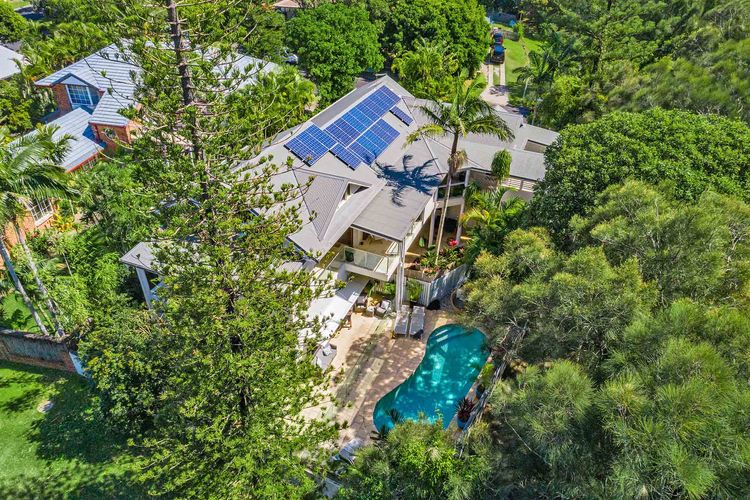 Beachcomber Blue – beachfront villa with pool