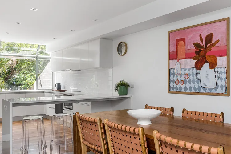 1 James Cook Apartments | Opposite Clarkes Beach