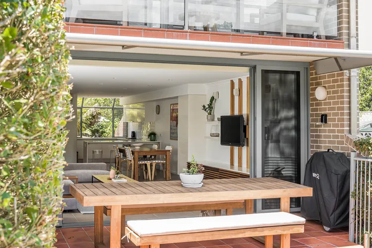 1 James Cook Apartments | Opposite Clarkes Beach