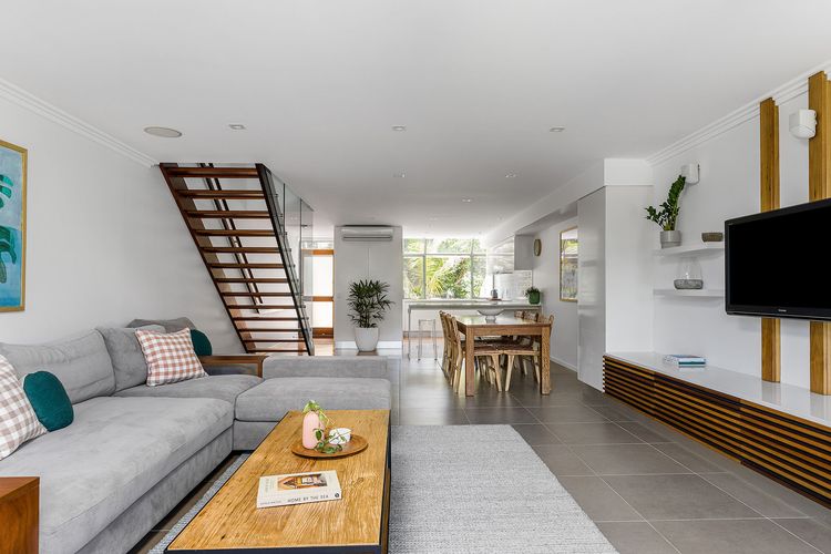 1 James Cook Apartments | Opposite Clarkes Beach