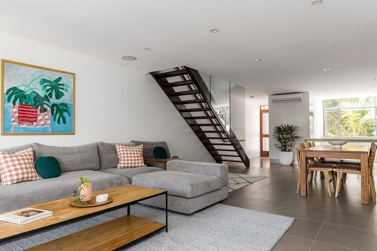 1 James Cook Apartments | Opposite Clarkes Beach