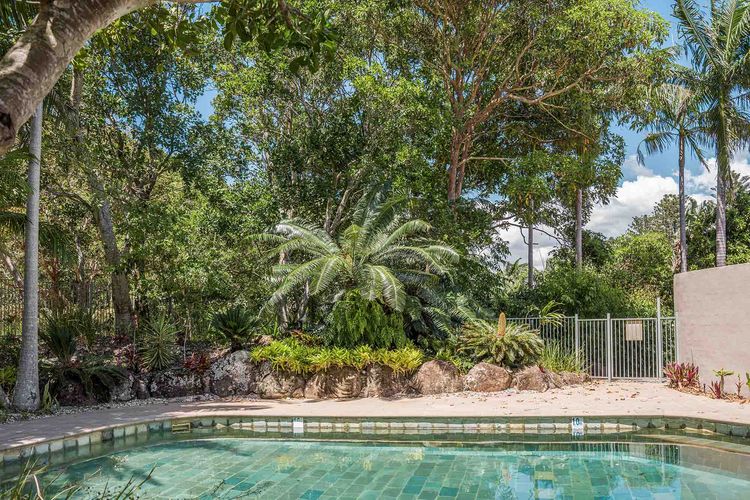 1 James Cook Apartments | Opposite Clarkes Beach