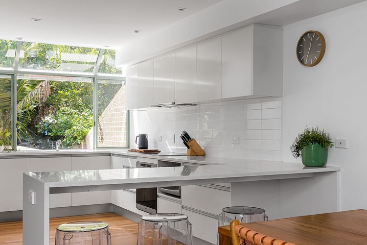 1 James Cook Apartments | Opposite Clarkes Beach
