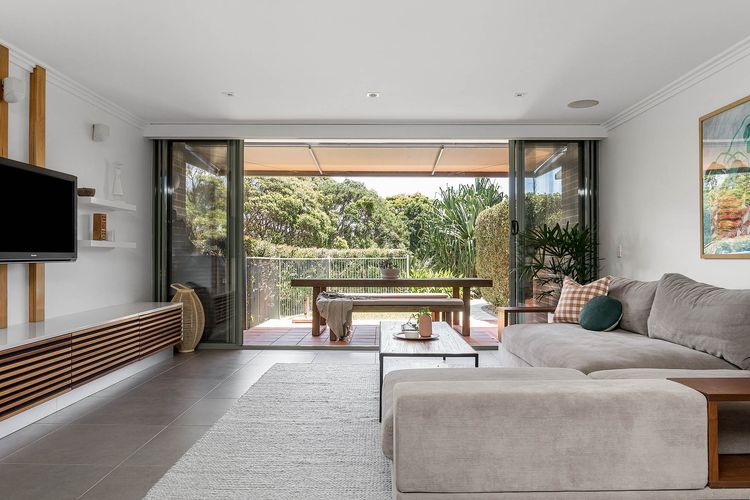 1 James Cook Apartments | Opposite Clarkes Beach