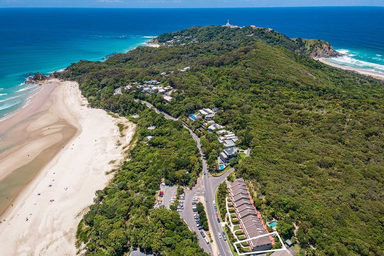 1 James Cook Apartments | Opposite Clarkes Beach