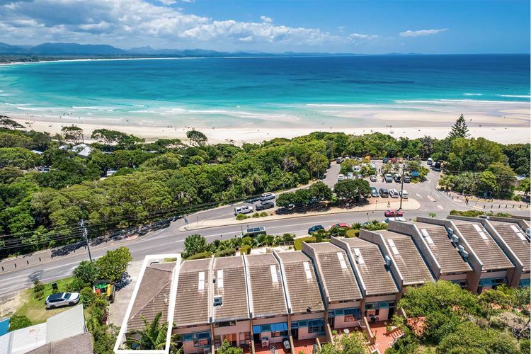 1 James Cook Apartments | Opposite Clarkes Beach
