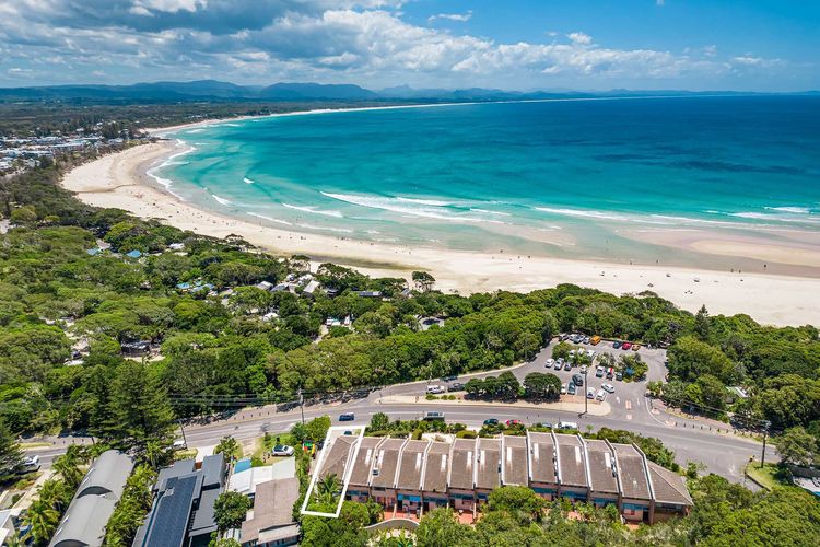 1 James Cook Apartments | Opposite Clarkes Beach