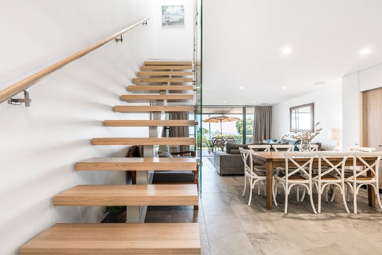 11 James Cook Apartments – w. pool & beach access