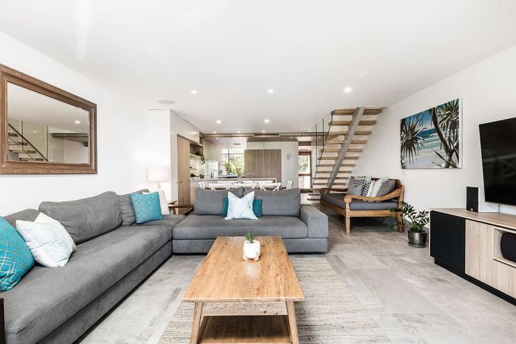 11 James Cook Apartments – w. pool & beach access