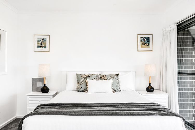 11 James Cook Apartments – w. pool & beach access