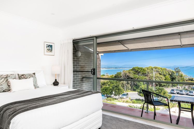 11 James Cook Apartments – w. pool & beach access