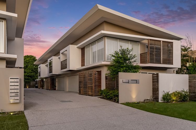 Byron Sunrise – 4 BR retreat with heated pool