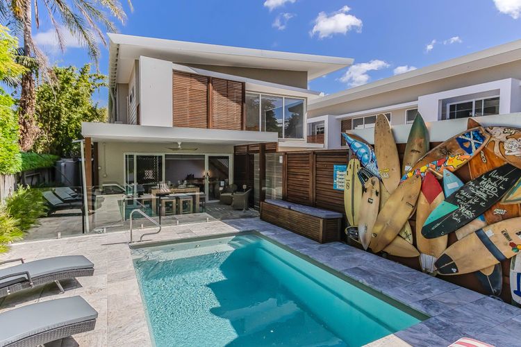 Byron Sunrise – 4 BR retreat with heated pool