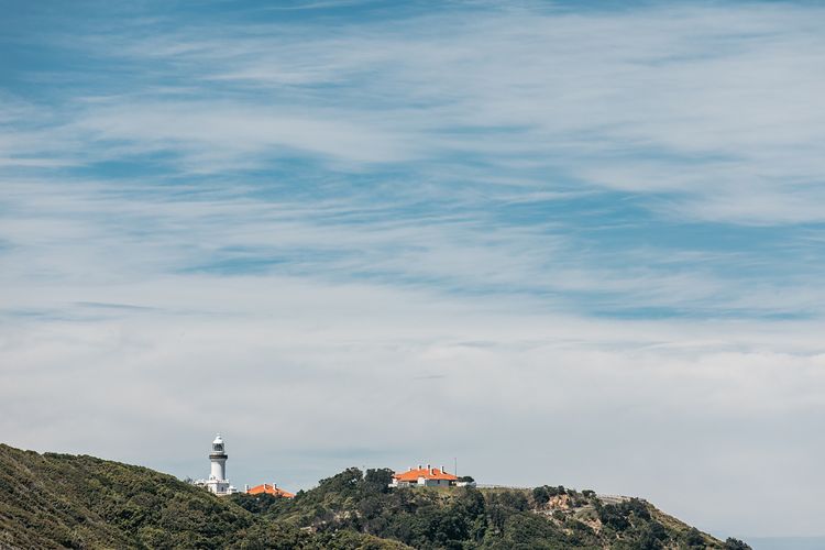 Cape Breeze – 5 BR home with headland views