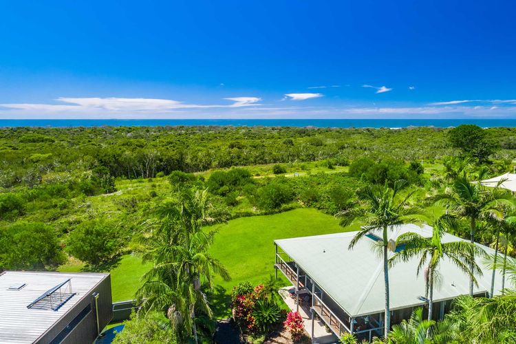 Cape Breeze – 5 BR home with headland views