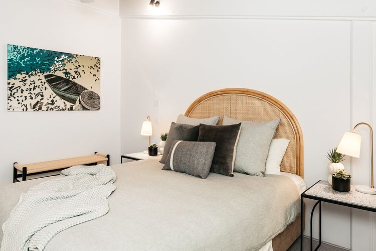 Cape Breeze – 5 BR home with headland views