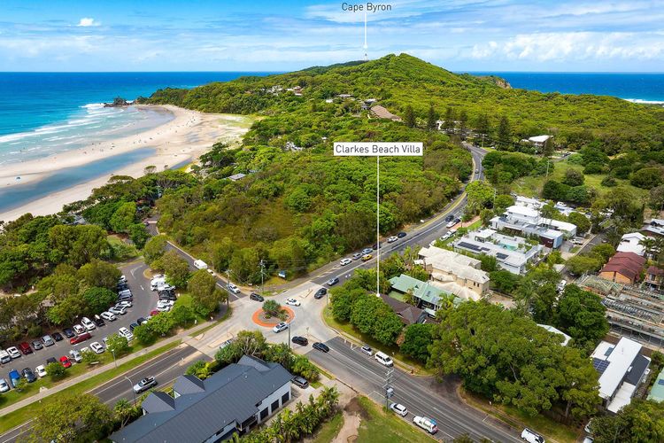Clarkes Beach Villa – steps to beach & Byron town