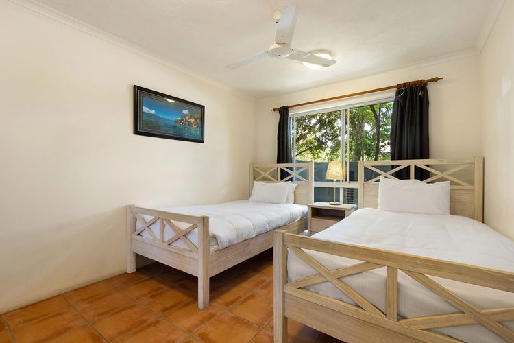 Clarkes Beach Villa – steps to beach & Byron town