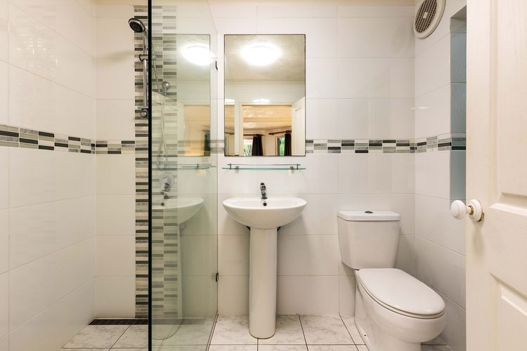 Clarkes Beach Villa – steps to beach & Byron town