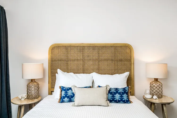 Drift – 3 BR home near town & beach with pool