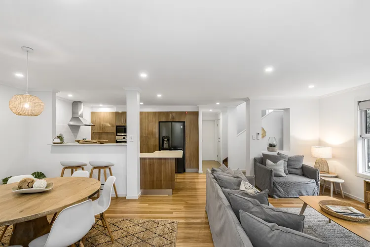 Drift – 3 BR home near town & beach with pool