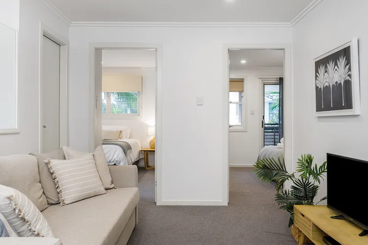 Drift – 3 BR home near town & beach with pool